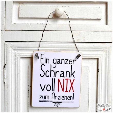 Vor dem Kleiderschrank