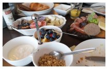 Frühstück im Stadt-Café