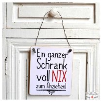 Vor dem Kleiderschrank