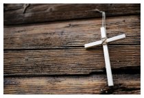 Ein kleines Holzkreuz...